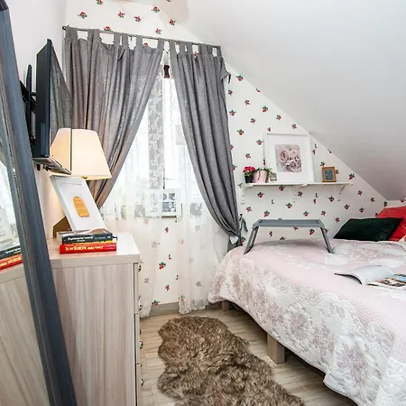 W Starej Karczmie - By Upstairs فندق مبيت وإفطار 4*