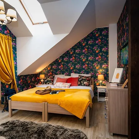 W Starej Karczmie - By Upstairs فندق مبيت وإفطار 4*