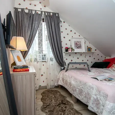 W Starej Karczmie - By Upstairs Bed & Breakfast Liszki