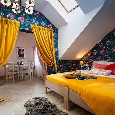 فندق مبيت وإفطار W Starej Karczmie - By Upstairs